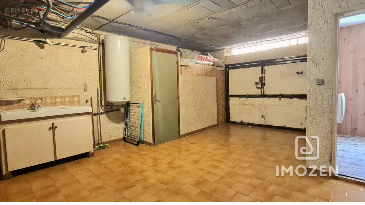 Maison à VINS-SUR-CARAMY