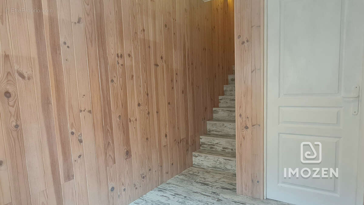 Maison à VINS-SUR-CARAMY