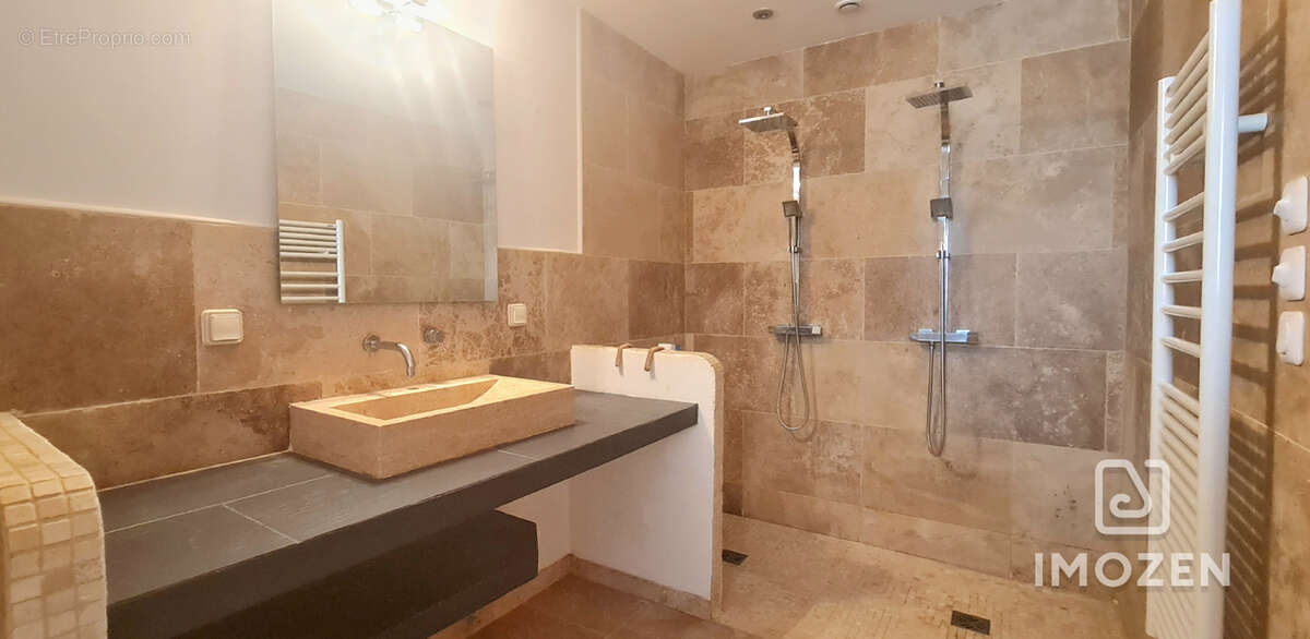 Maison à VINS-SUR-CARAMY