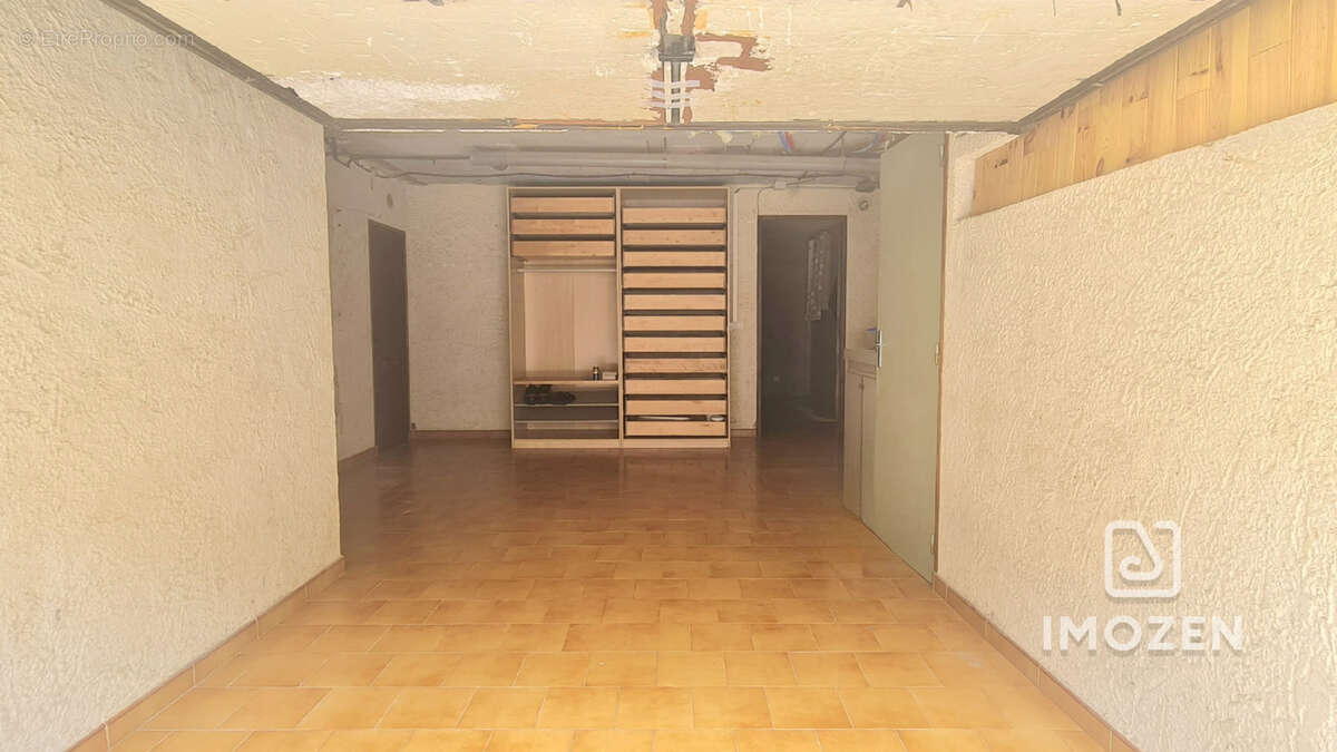 Maison à VINS-SUR-CARAMY