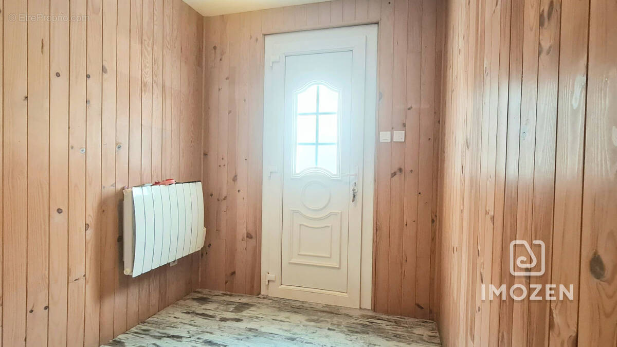 Maison à VINS-SUR-CARAMY