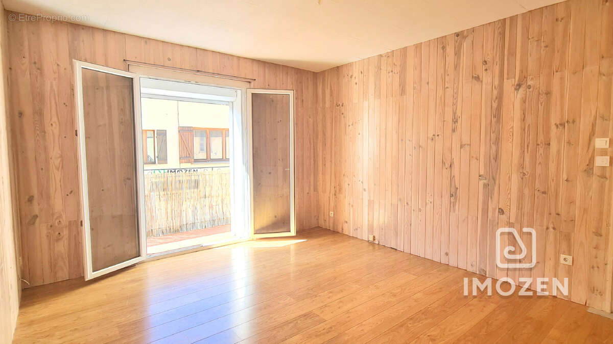 Maison à VINS-SUR-CARAMY