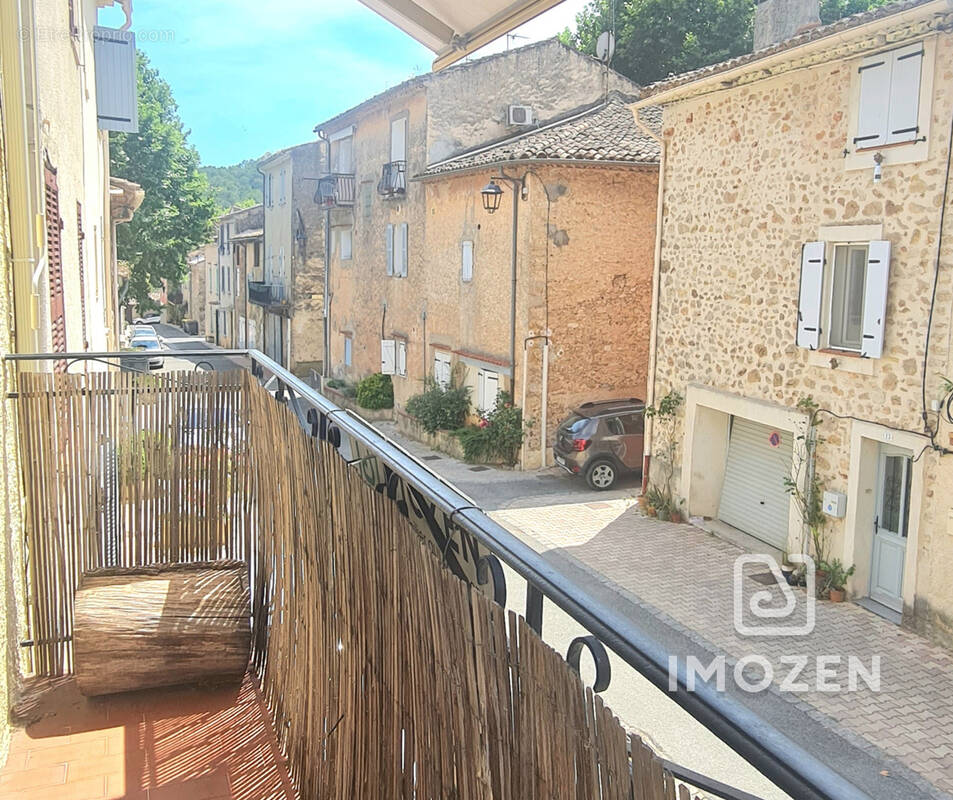 Maison à VINS-SUR-CARAMY