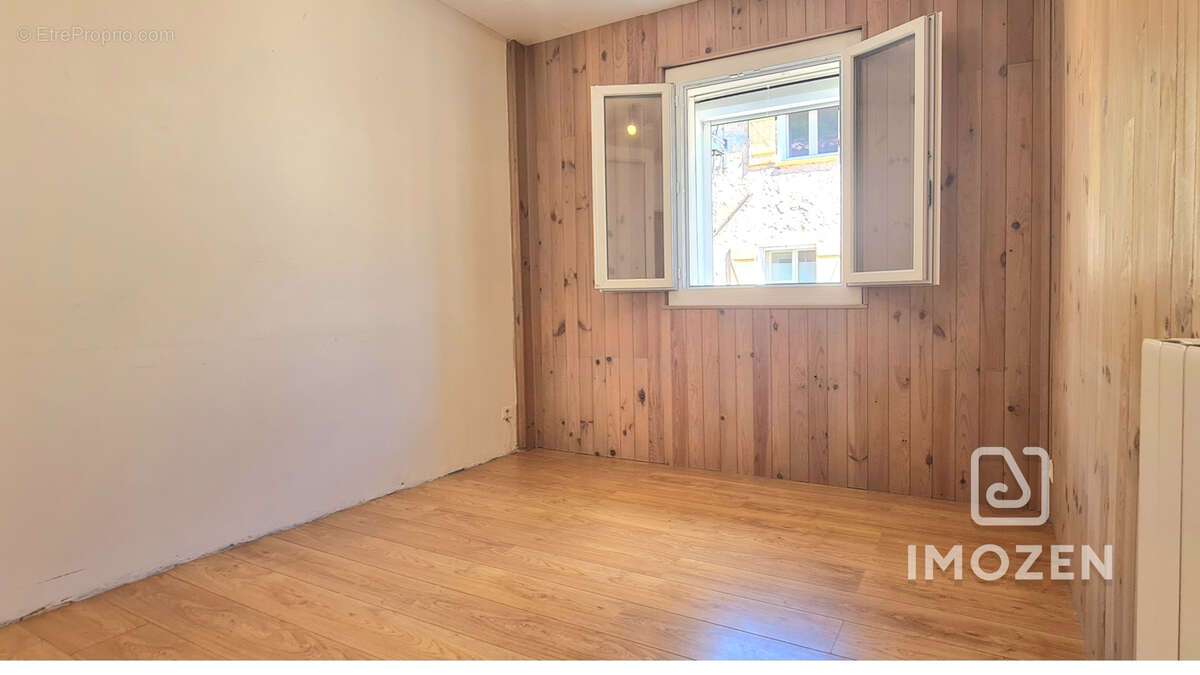 Maison à VINS-SUR-CARAMY