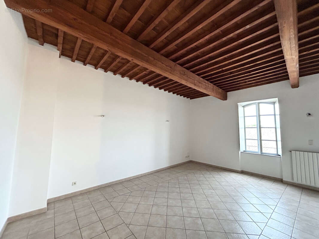 Appartement à BAGNOLS-SUR-CEZE