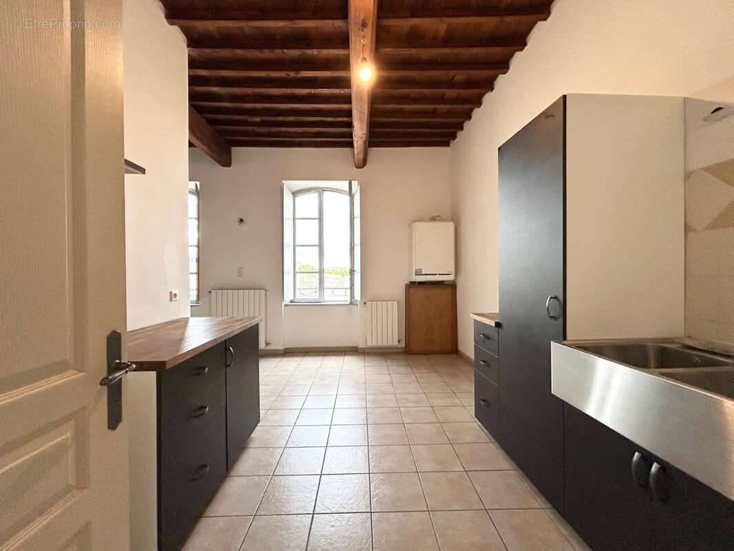 Appartement à BAGNOLS-SUR-CEZE