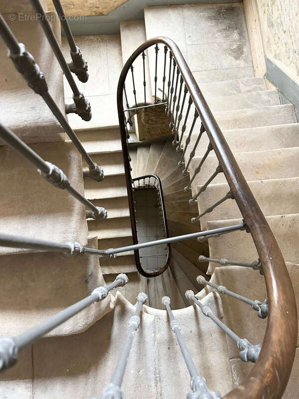 Appartement à BAGNOLS-SUR-CEZE