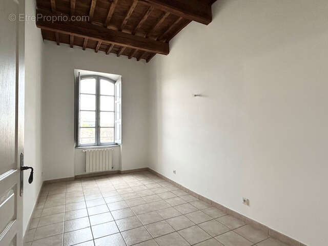 Appartement à BAGNOLS-SUR-CEZE