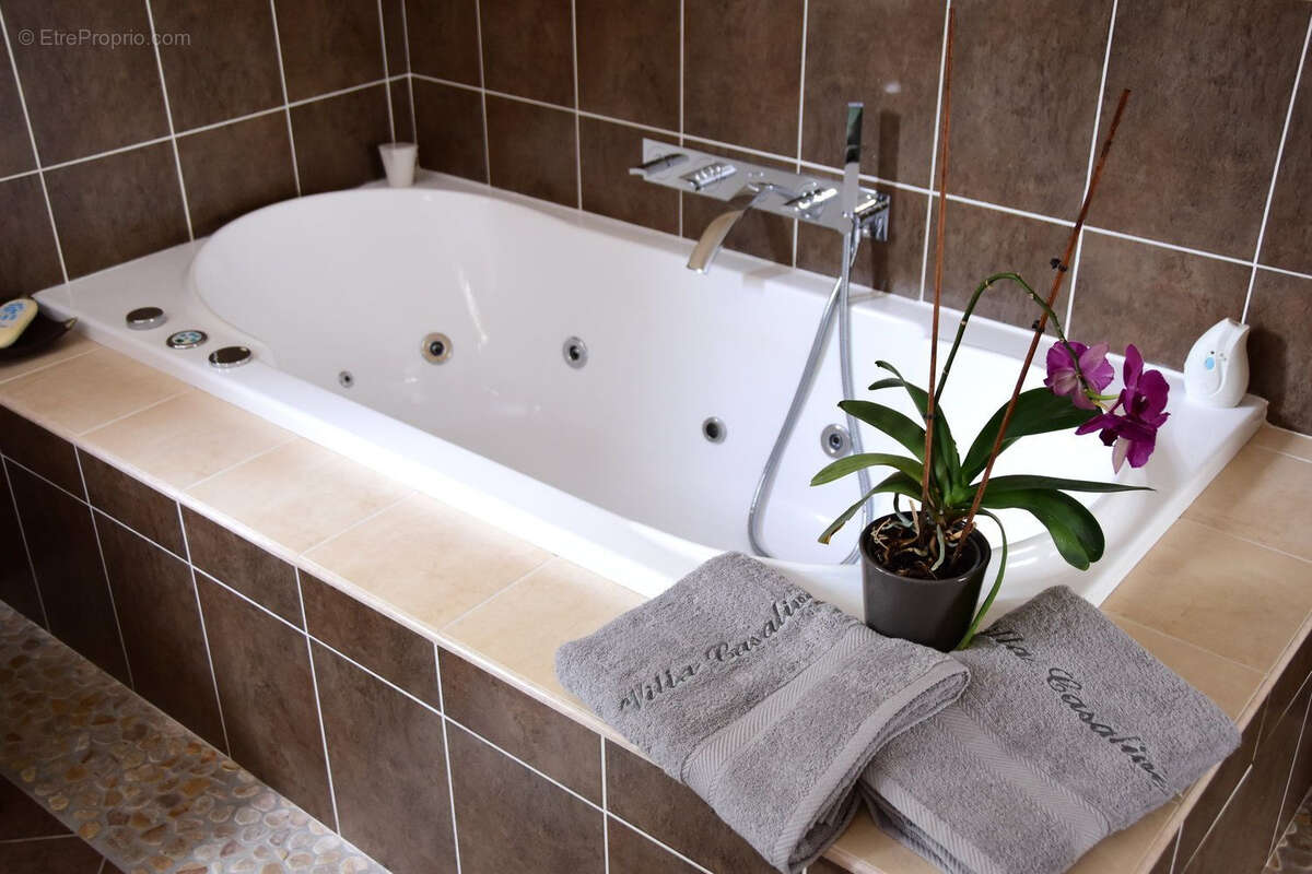 Maison à SOLLIES-PONT