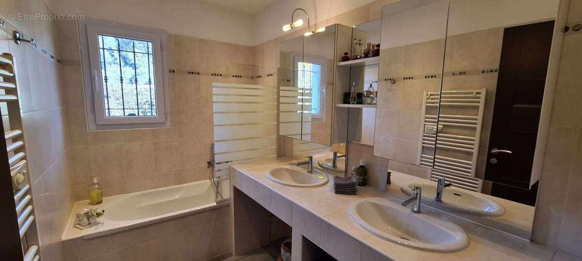 Maison à SOLLIES-PONT