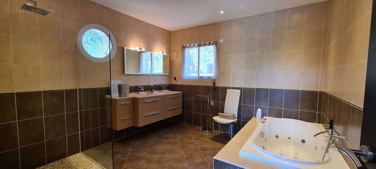 Maison à SOLLIES-PONT