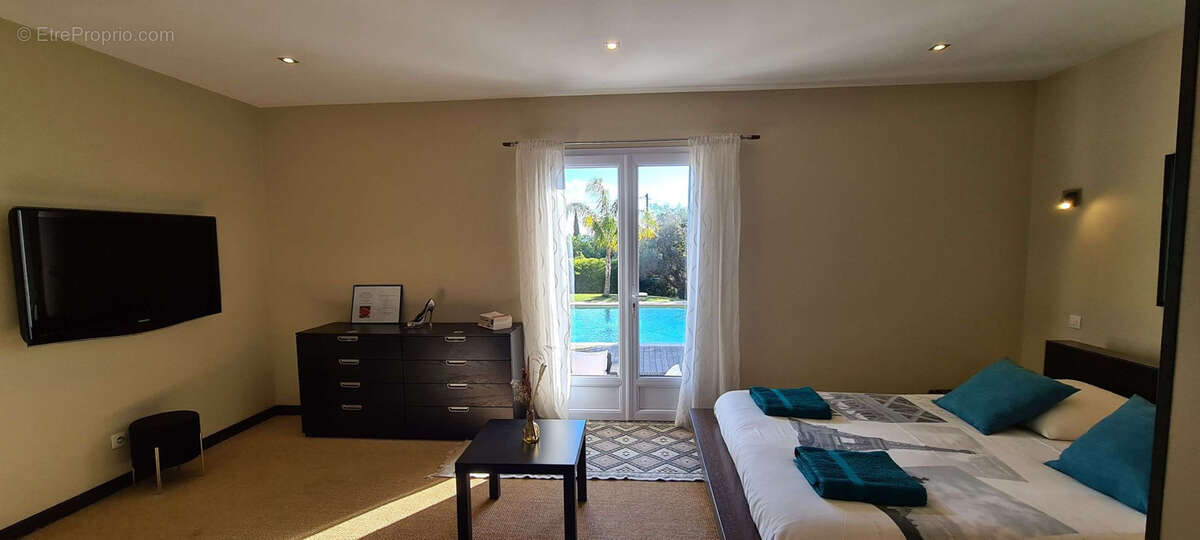 Maison à SOLLIES-PONT