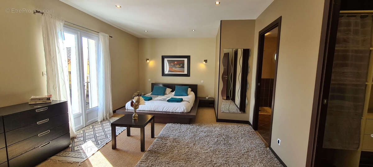 Maison à SOLLIES-PONT