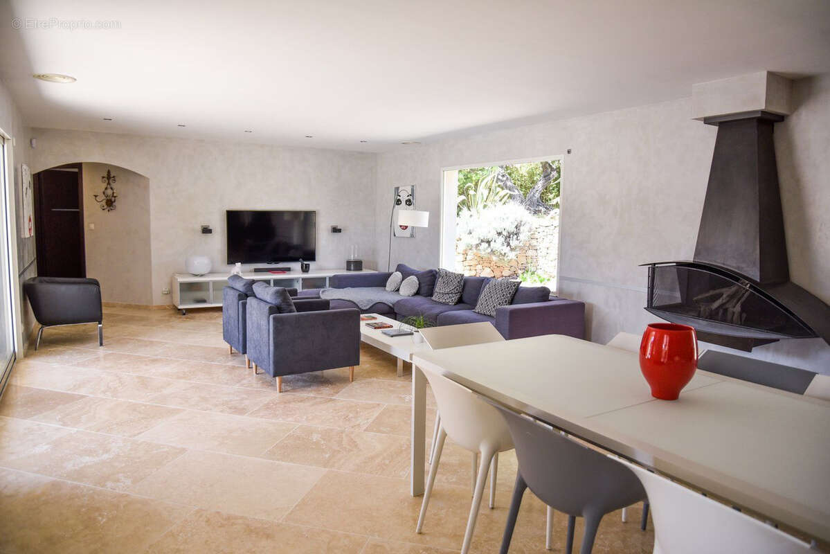 Maison à SOLLIES-PONT