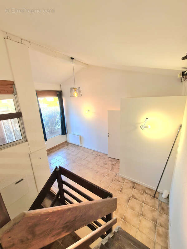 Commerce à LA LONDE-LES-MAURES