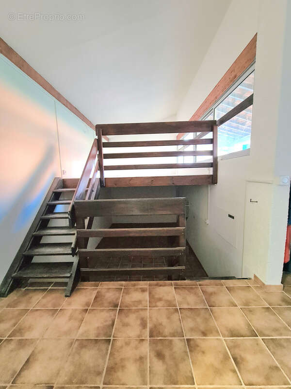 Commerce à LA LONDE-LES-MAURES