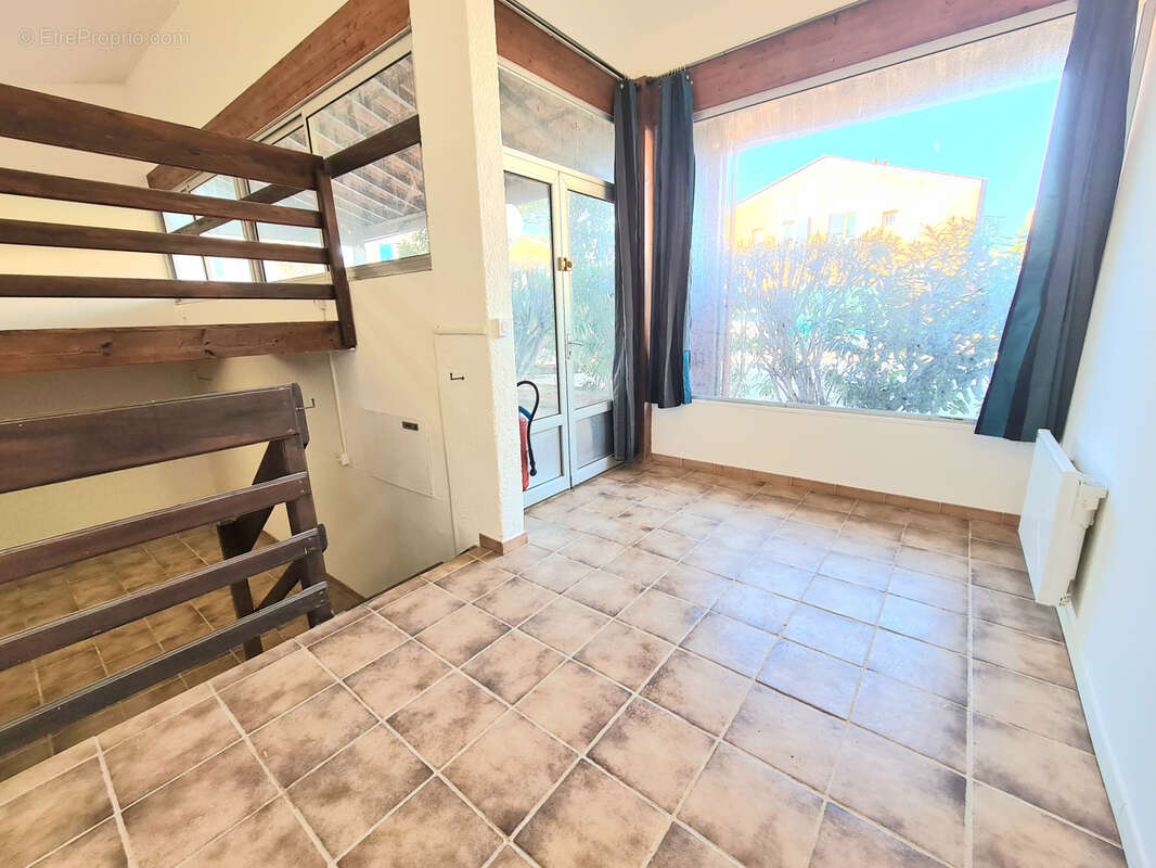 Commerce à LA LONDE-LES-MAURES