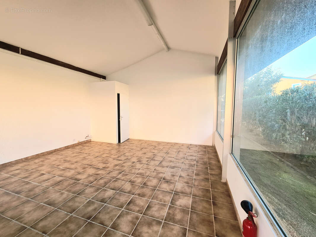 Commerce à LA LONDE-LES-MAURES