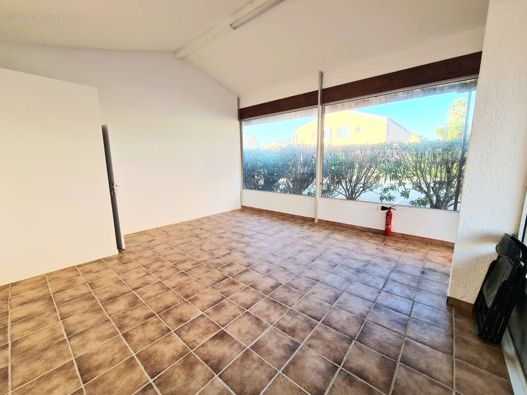 Commerce à LA LONDE-LES-MAURES