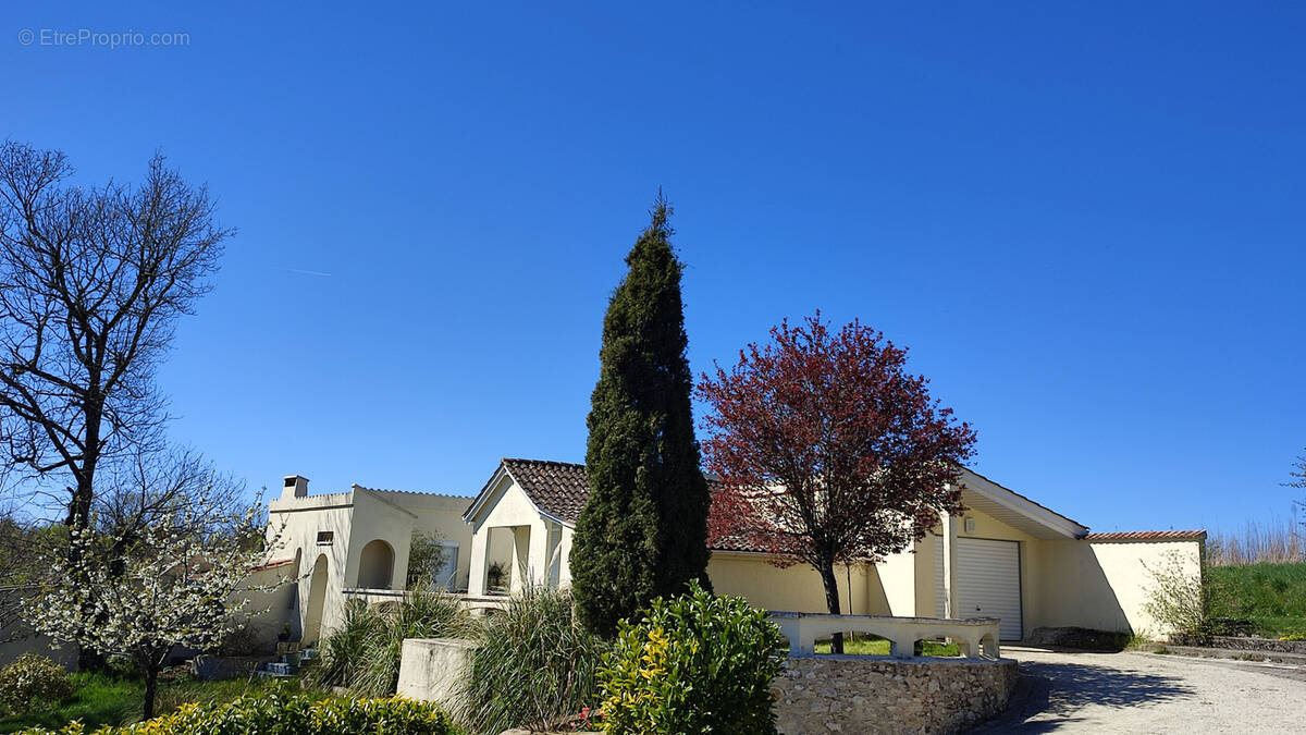 Maison à MONTAIGU-DE-QUERCY
