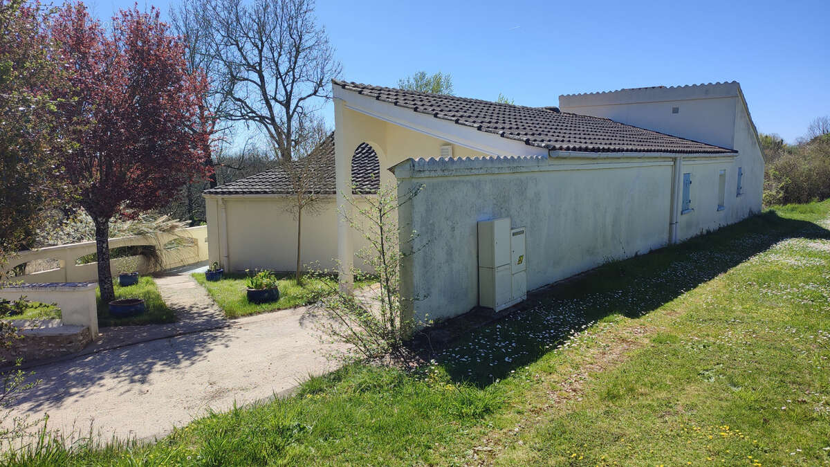 Maison à MONTAIGU-DE-QUERCY