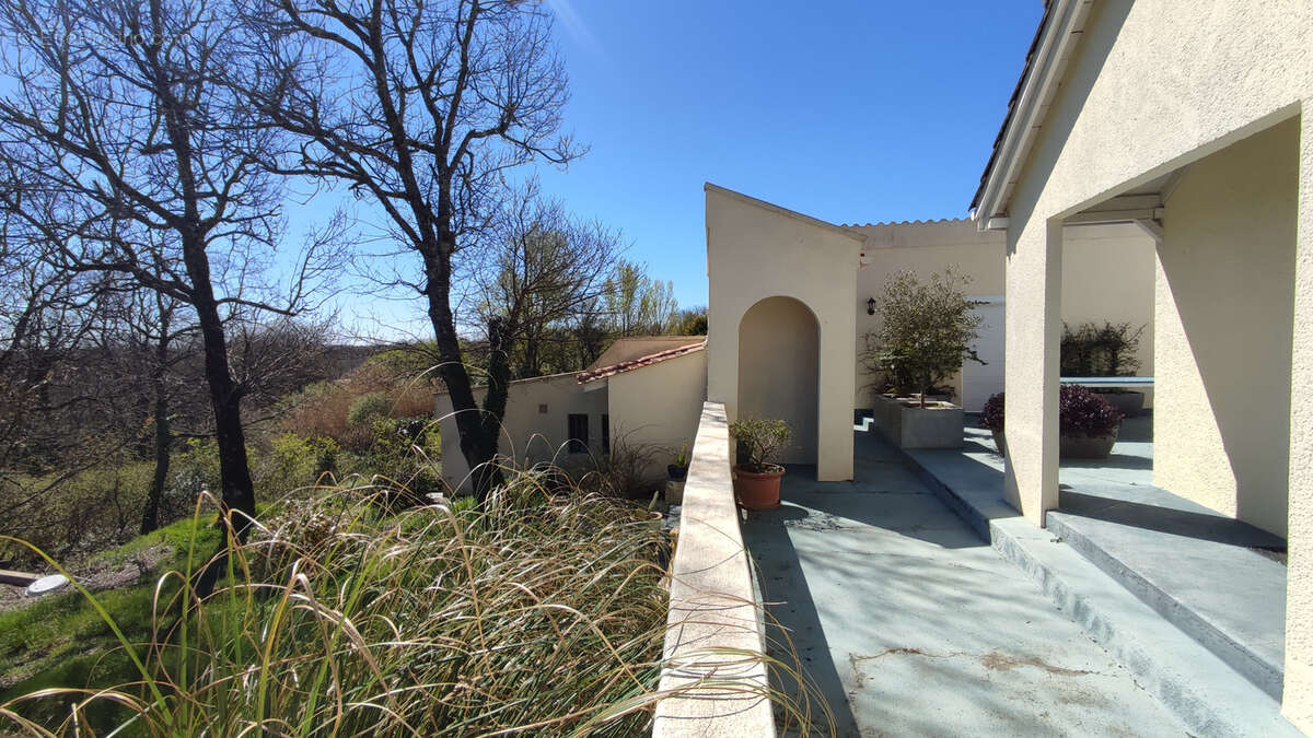 Maison à MONTAIGU-DE-QUERCY