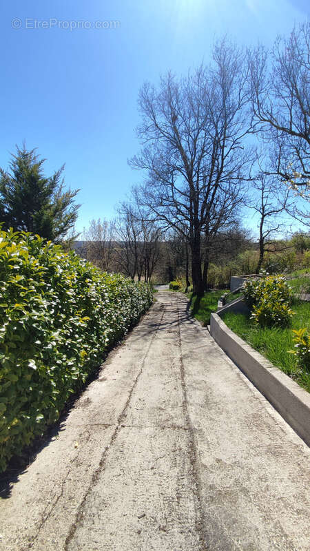 Maison à MONTAIGU-DE-QUERCY