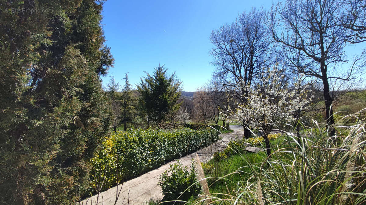 Maison à MONTAIGU-DE-QUERCY