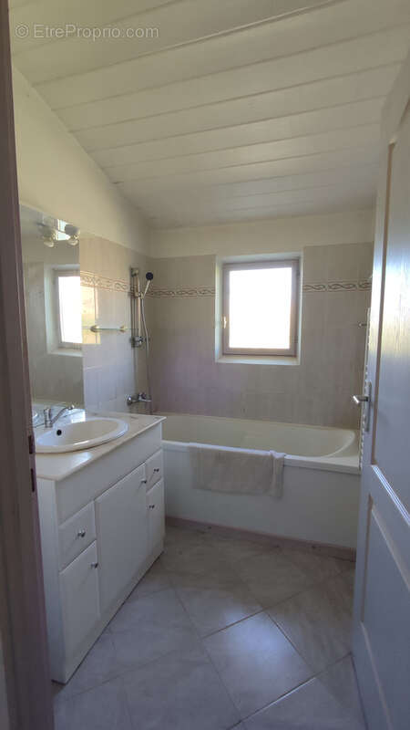 Maison à MONTAIGU-DE-QUERCY