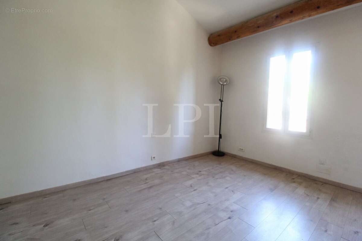 Maison à SAINT-SATURNIN-LES-APT