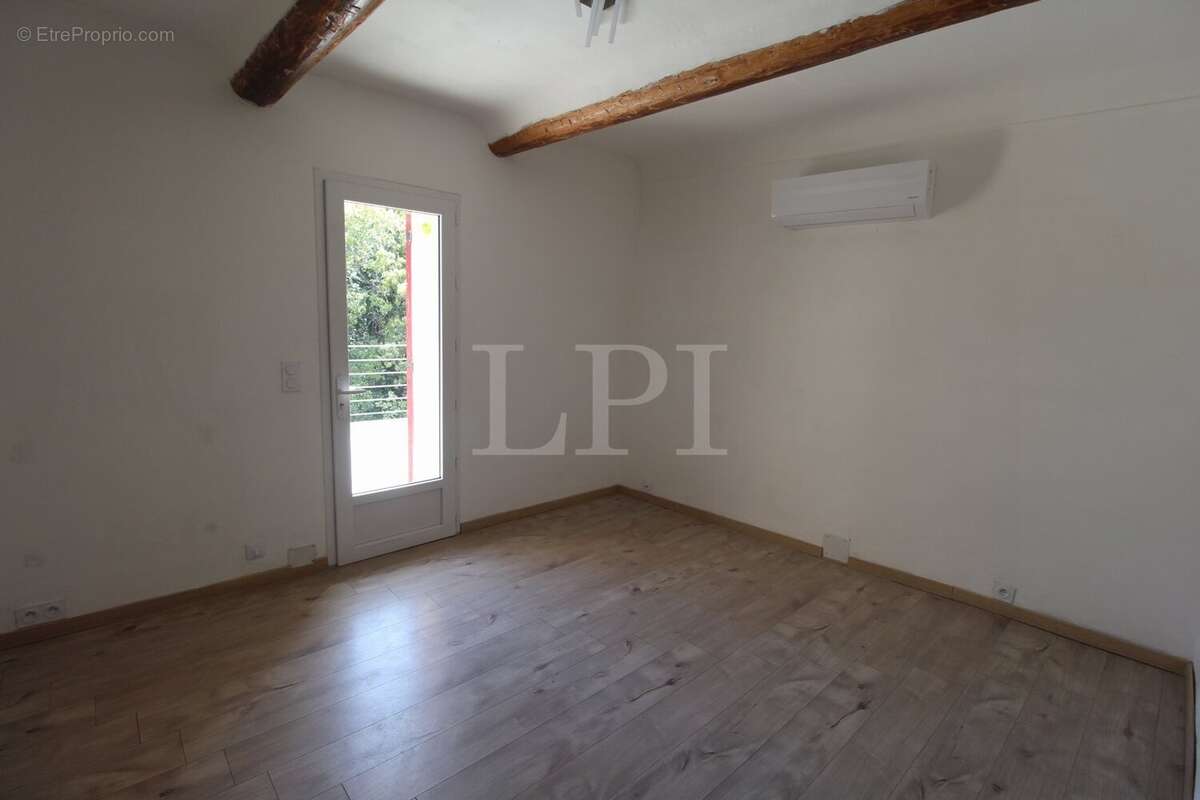 Maison à SAINT-SATURNIN-LES-APT