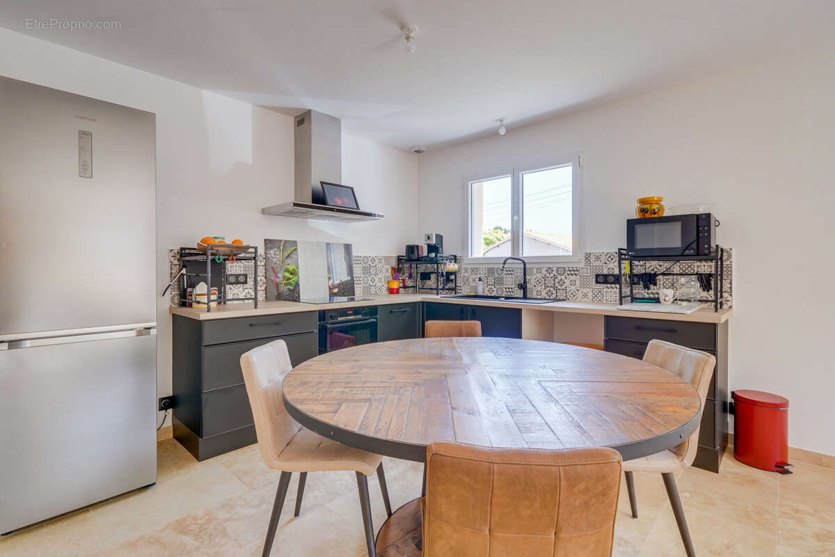 Maison à MONTLIEU-LA-GARDE