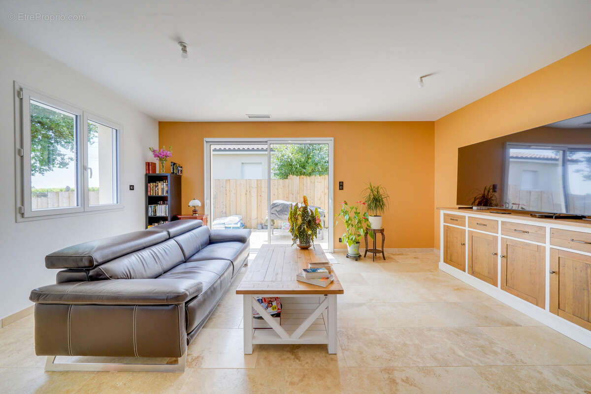 Maison à MONTLIEU-LA-GARDE