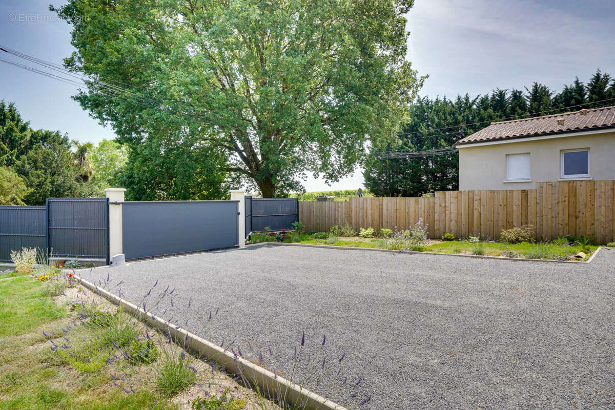 Maison à MONTLIEU-LA-GARDE