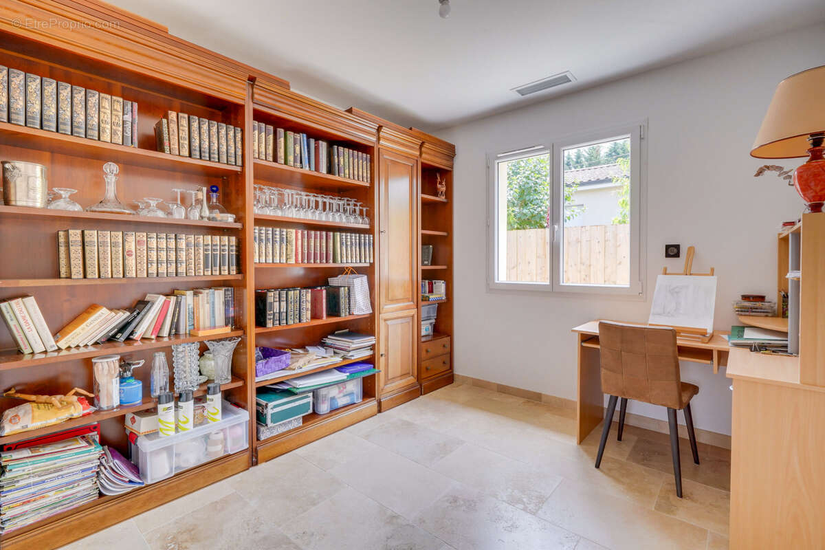 Maison à MONTLIEU-LA-GARDE