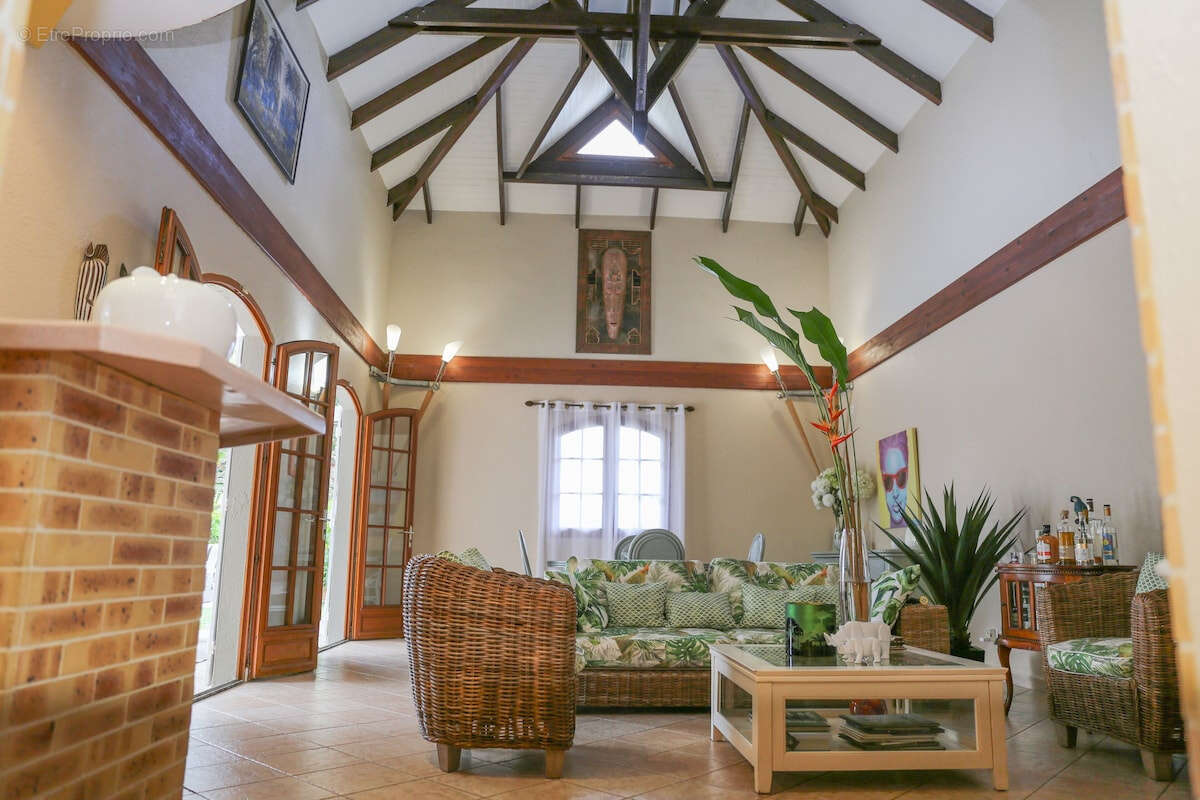 Maison à BAIE-MAHAULT