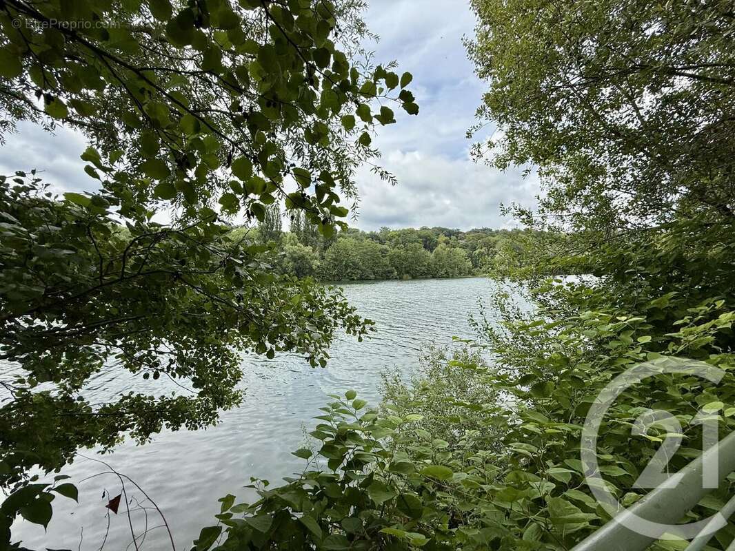 Autre à VULAINES-SUR-SEINE