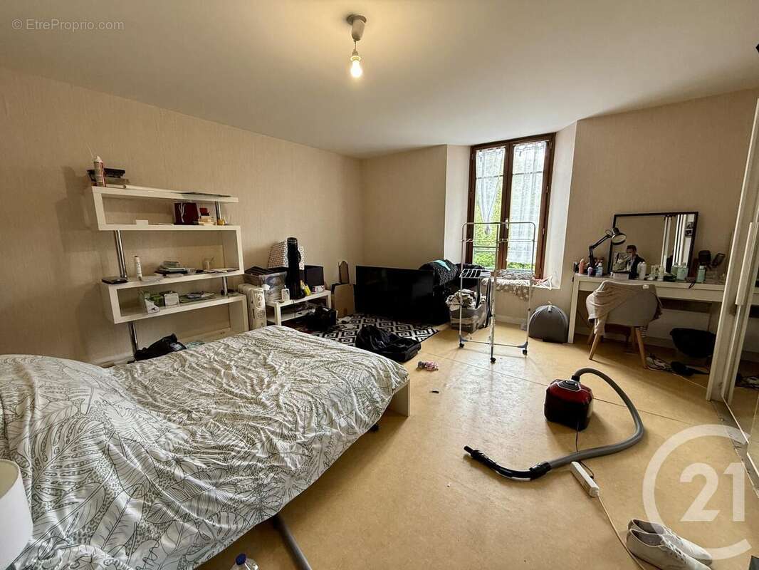 Autre à VULAINES-SUR-SEINE