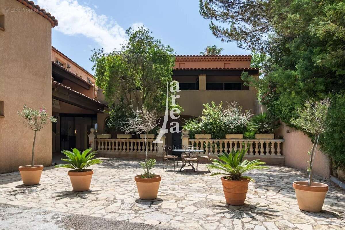 Appartement à VALBONNE