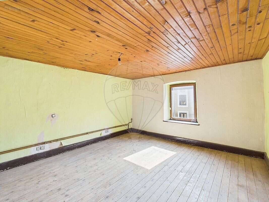 Maison à VILLE-HOUDLEMONT