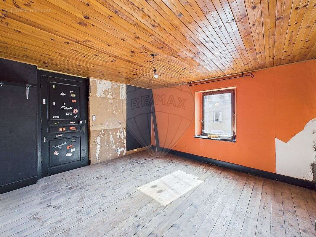 Maison à VILLE-HOUDLEMONT