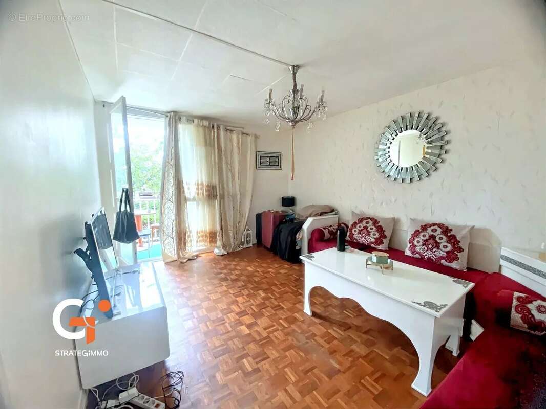 Appartement à SAINT-ETIENNE-DU-ROUVRAY