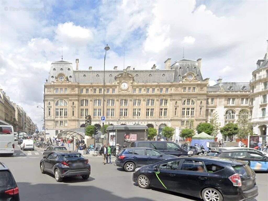 Commerce à PARIS-8E