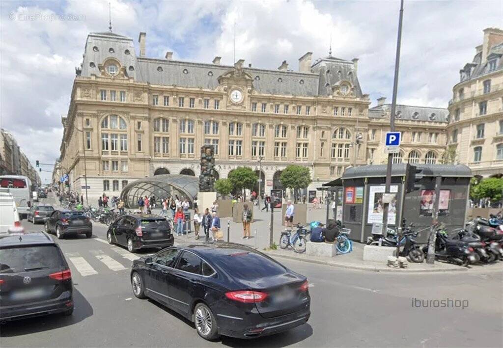 Commerce à PARIS-8E