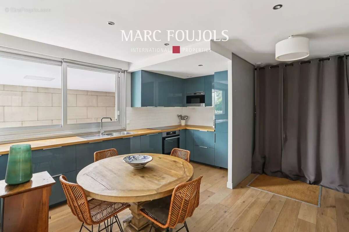 Appartement à PARIS-7E