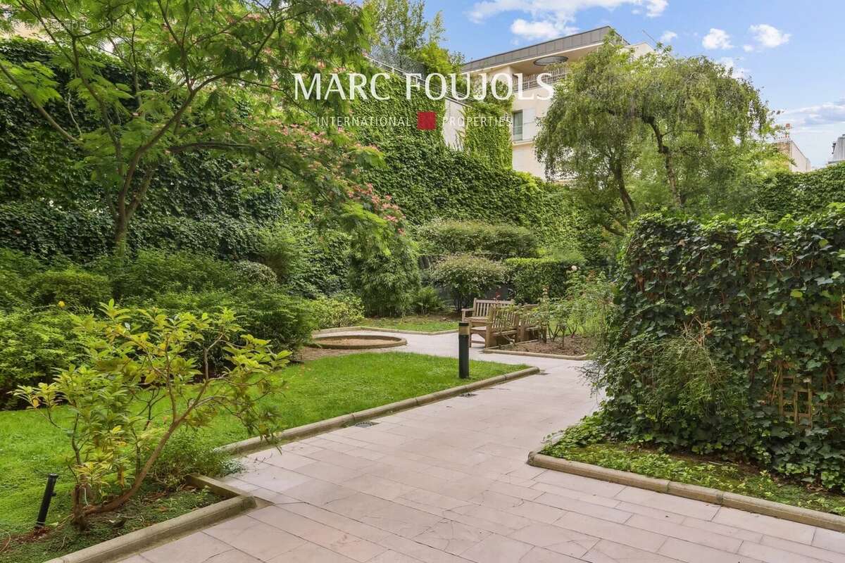 Appartement à PARIS-7E