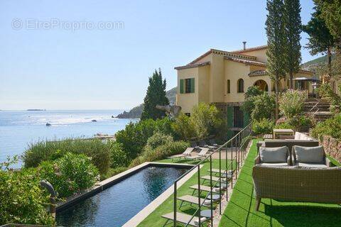 Maison à THEOULE-SUR-MER