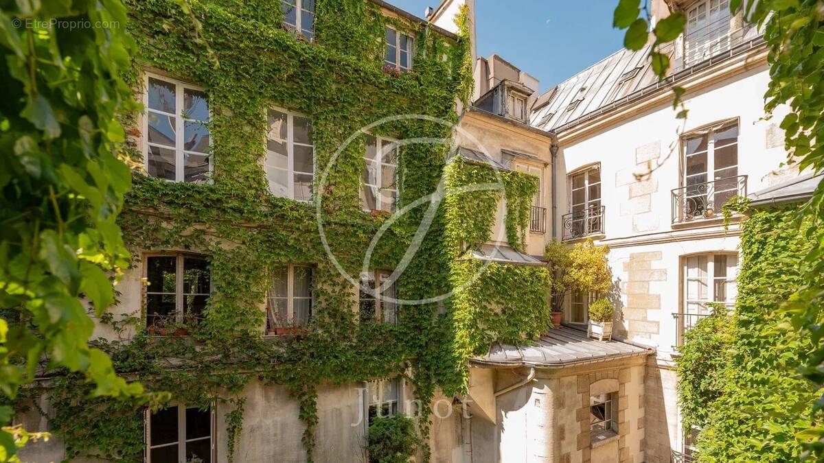 Appartement à PARIS-6E