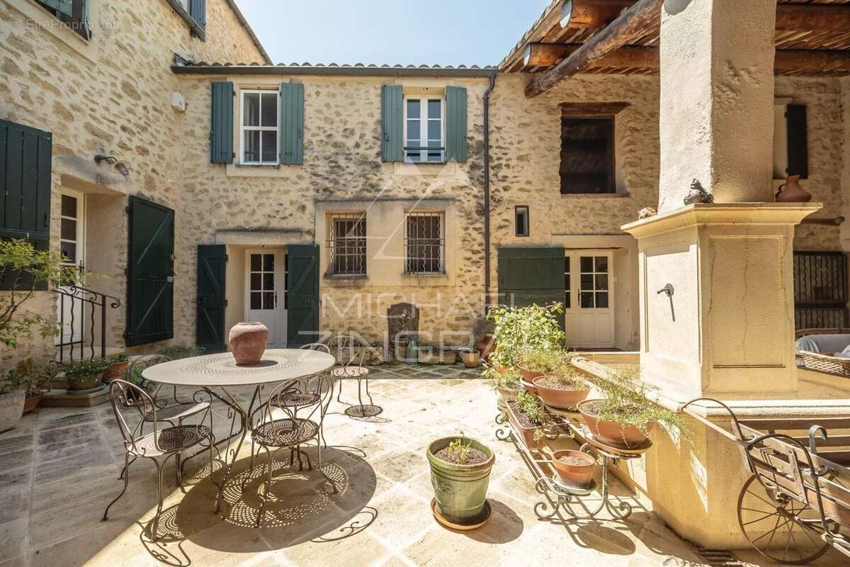 Maison à LOURMARIN