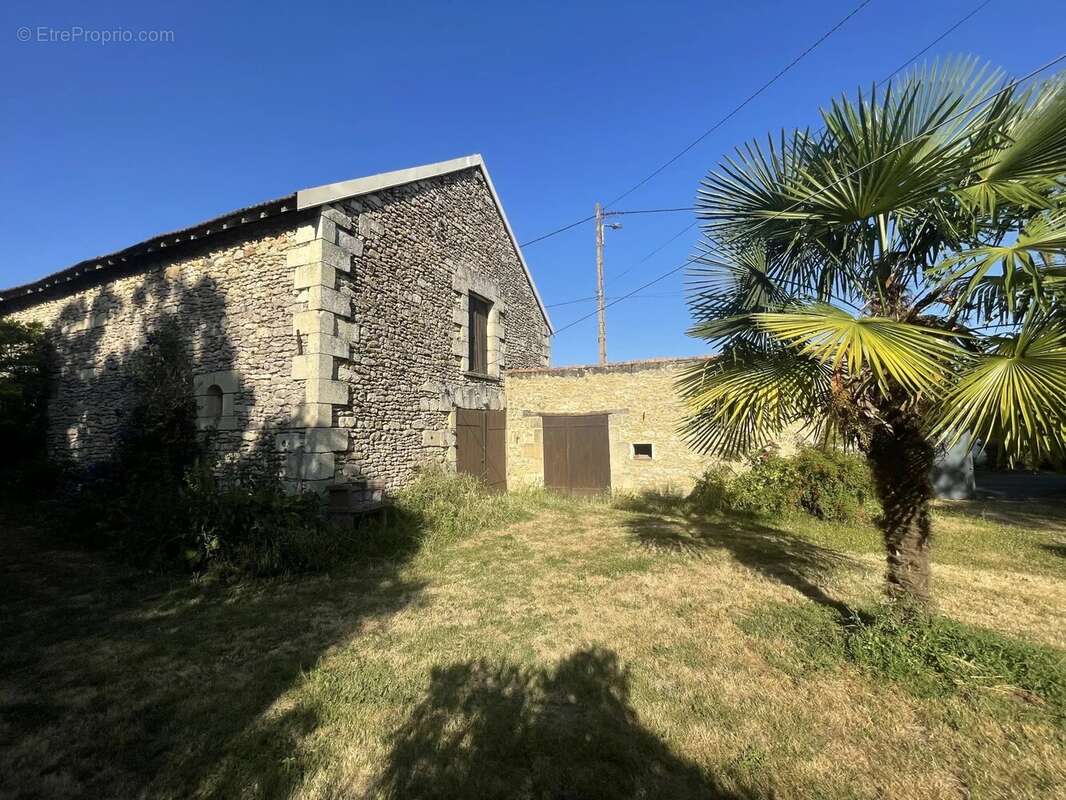 Maison à MONTREUIL-BELLAY